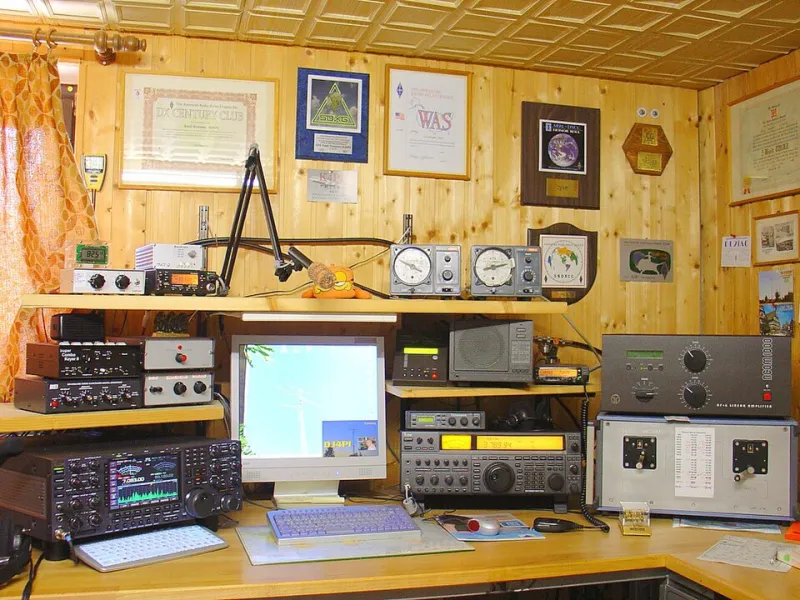 Last Transmissions: The Ham Radio Archaeologists Catching History Before It Goes Silent